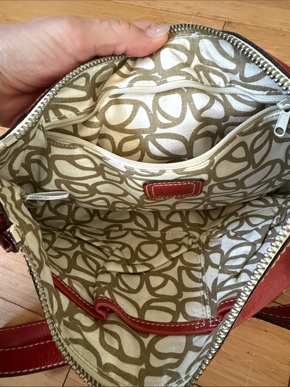 Fossil Red Leather Shoulder Bag with Contrast Stitching - Picture 6 of 11